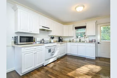 4 Ale Court, Centerport, NY 11721 - Photo 17