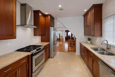 45-44 Browvale Lane, Little Neck, NY 11362 - Photo 7