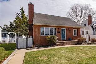 1595 Washington Ave, Seaford, NY 11783 - Photo 3