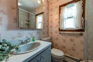 1595 Washington Ave, Seaford, NY 11783 - Photo 17