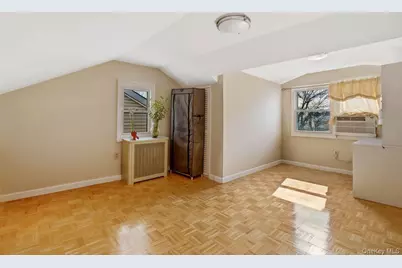 147-42 Hoover Avenue, Briarwood, NY 11435 - Photo 15