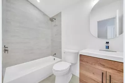 195 Brook Street, Oakdale, NY 11769 - Photo 19