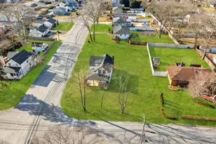 195 Brook St, Oakdale, NY 11769 - Photo 3