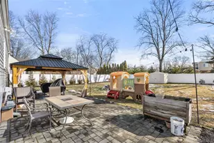 85 Cotter St, West Islip, NY 11795 - Photo 19