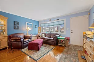 152 Haypath Rd, Old Bethpage, NY 11804 - Photo 5