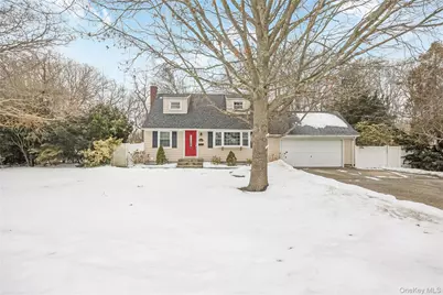 360 Renee Drive, Bayport, NY 11705 - Photo 3