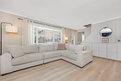 360 Renee Drive, Bayport, NY 11705 - Photo 5