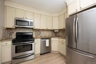 360 Renee Dr, Bayport, NY 11705 - Photo 11