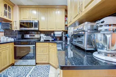 8848 201 St, Hollis, NY 11423 - Photo 11