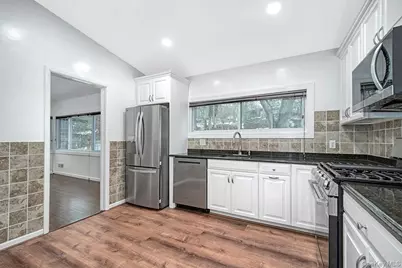 415 Pinebrook Boulevard, New Rochelle, NY 10804 - Photo 9