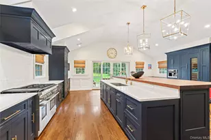 10 Middle Hollow Rd, Lloyd Harbor, NY 11743 - Photo 13