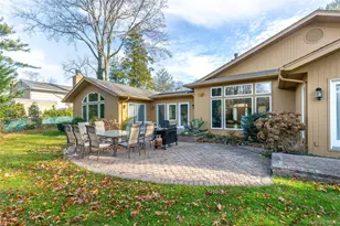 79 Meadow Woods Rd, Great Neck, NY 11020 - Photo 15