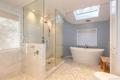 79 Meadow Woods Road, Great Neck, NY 11020 - Photo 11