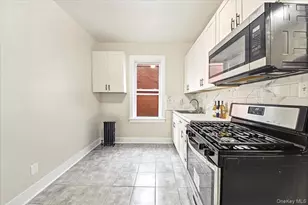 943 E 232nd St, Bronx, NY 10466 - Photo 9