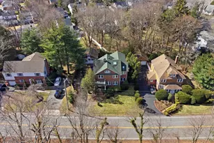 79 Red Ground Rd, Roslyn Heights, NY 11577 - Photo 25