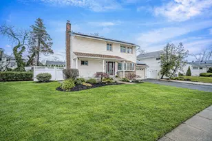 481 May Ln, East Meadow, NY 11554 - Photo 3