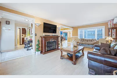 481 May Lane, East Meadow, NY 11554 - Photo 5