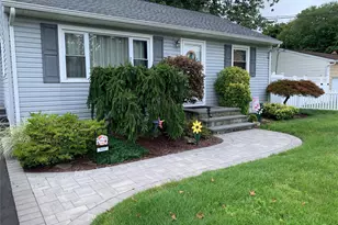 449 51st St, Lindenhurst, NY 11757 - Photo 17