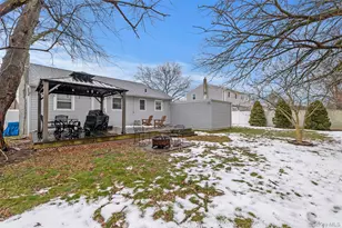 449 51st St, Lindenhurst, NY 11757 - Photo 13