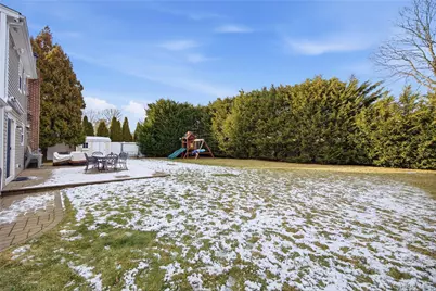 147 Ruth Street, West Islip, NY 11795 - Photo 23