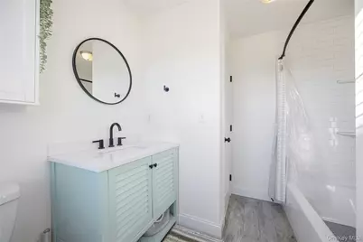 147 Ruth Street, West Islip, NY 11795 - Photo 15