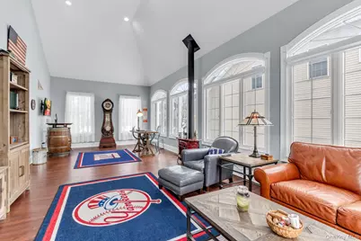 19 Sassinoro Boulevard, Cortlandt Manor, NY 10567 - Photo 7