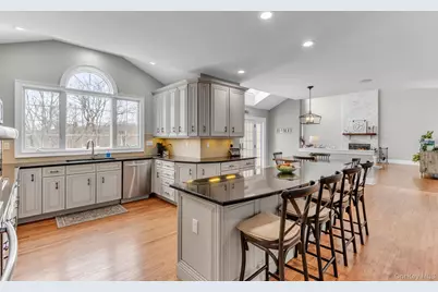 19 Sassinoro Boulevard, Cortlandt Manor, NY 10567 - Photo 13