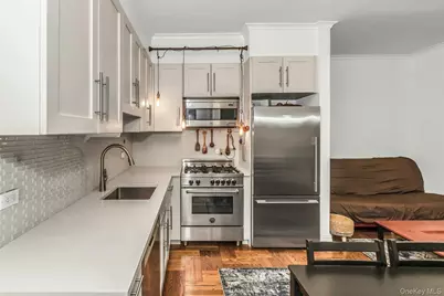 24-75 38th Street #B8, Astoria, NY 11103 - Photo 9