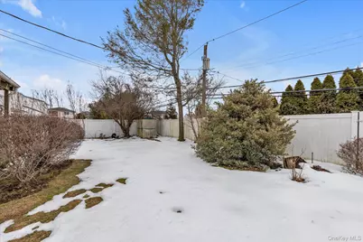 31 Steven Street, Plainview, NY 11803 - Photo 19