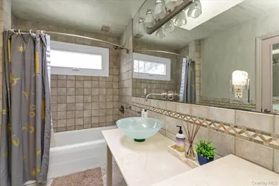 31 Steven Street, Plainview, NY 11803 - Photo 17