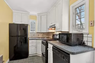 21 Lawrence Pl, Pelham, NY 10803 - Photo 11