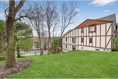 121 Foxwood Circle #121, Mount Kisco, NY 10549 - Photo 37