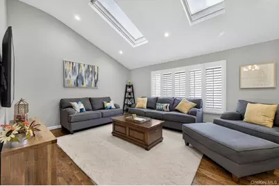 18 Melrose Lane, Commack, NY 11725 - Photo 13