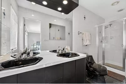 18 Melrose Lane, Commack, NY 11725 - Photo 17