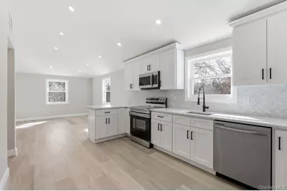 452 Montauk Highway, East Quogue, NY 11942 - Photo 7