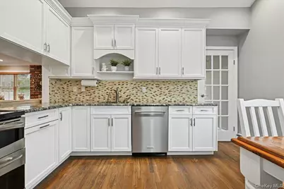 21 Colgate Lane, Woodbury, NY 11797 - Photo 5