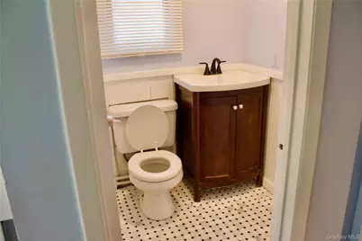 927 Jackson Avenue, Lindenhurst, NY 11757 - Photo 7