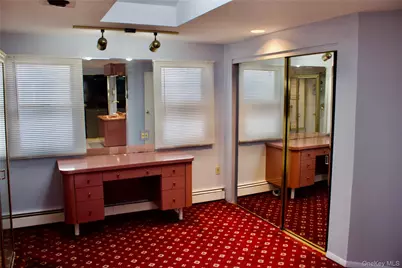 927 Jackson Avenue, Lindenhurst, NY 11757 - Photo 5