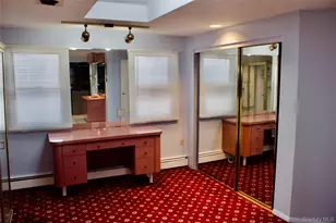 927 Jackson Ave, Lindenhurst, NY 11757 - Photo 5