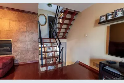 32 Ebey Lane, New York, NY 10312 - Photo 5