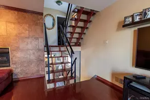 32 Ebey Ln, New York, NY 10312 - Photo 5