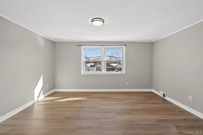 [Address not provided], Riverhead, NY 11901 - Photo 9