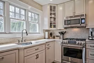 28 Lindbergh St, Locust Valley, NY 11560 - Photo 17