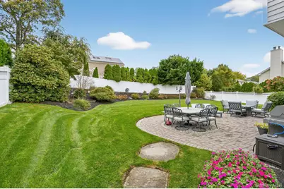 10 Manor Place, Smithtown, NY 11787 - Photo 33