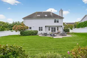 10 Manor Pl, Smithtown, NY 11787 - Photo 29