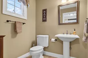 10 Manor Pl, Smithtown, NY 11787 - Photo 19