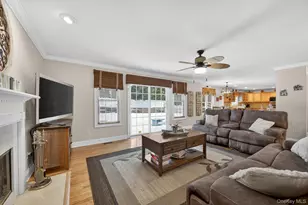 10 Manor Pl, Smithtown, NY 11787 - Photo 13