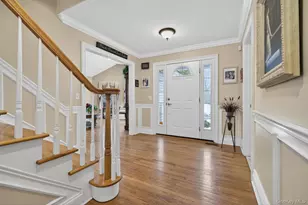 10 Manor Pl, Smithtown, NY 11787 - Photo 5