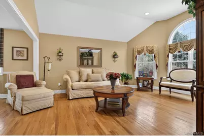 10 Manor Place, Smithtown, NY 11787 - Photo 11