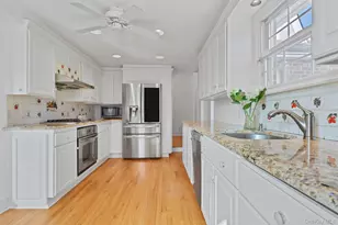 401 Heathcote Rd, Scarsdale, NY 10583 - Photo 13